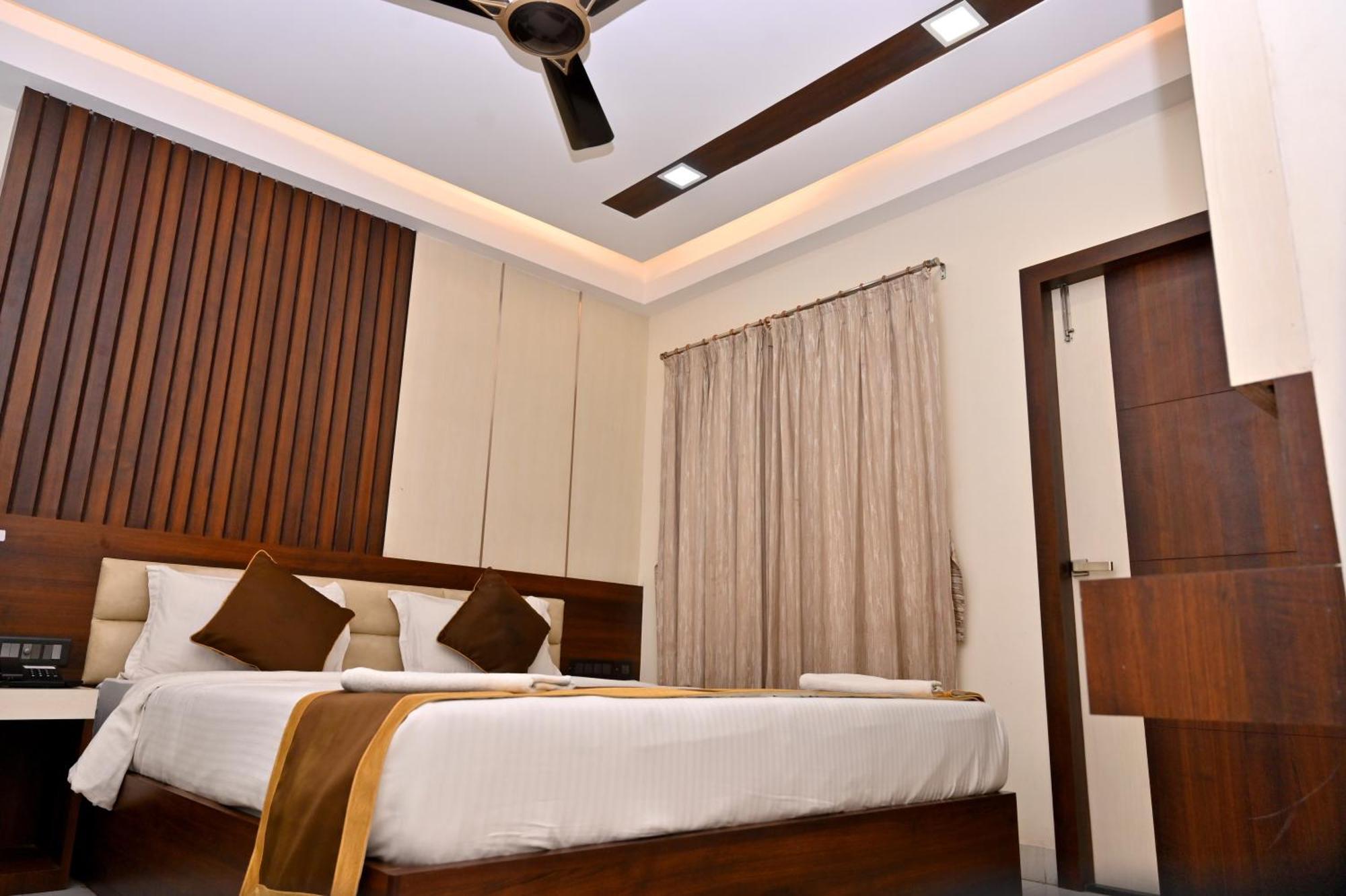 Hotel Silver Land New Digha With Rooftop Pool Exteriör bild