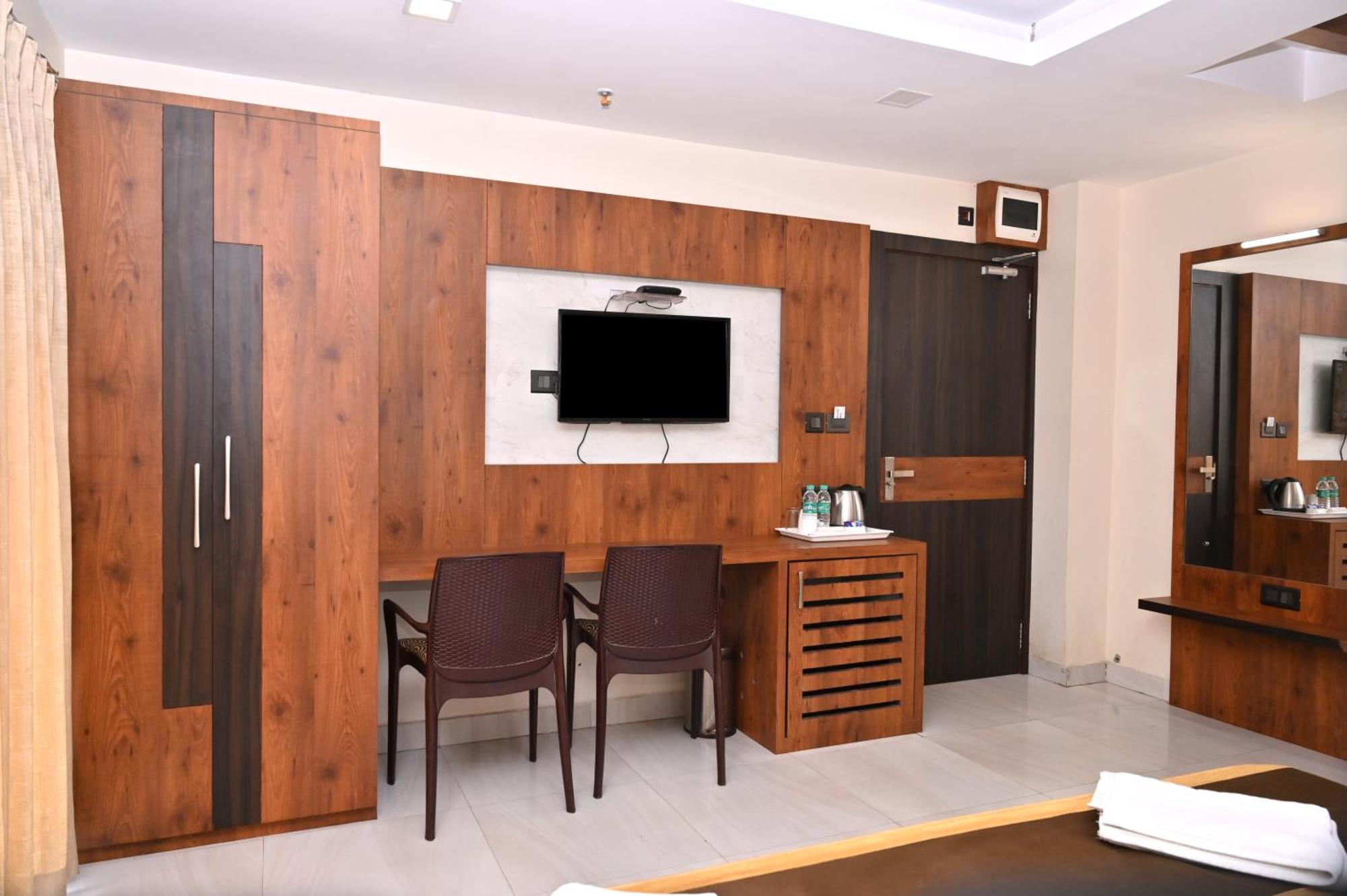 Hotel Silver Land New Digha With Rooftop Pool Exteriör bild